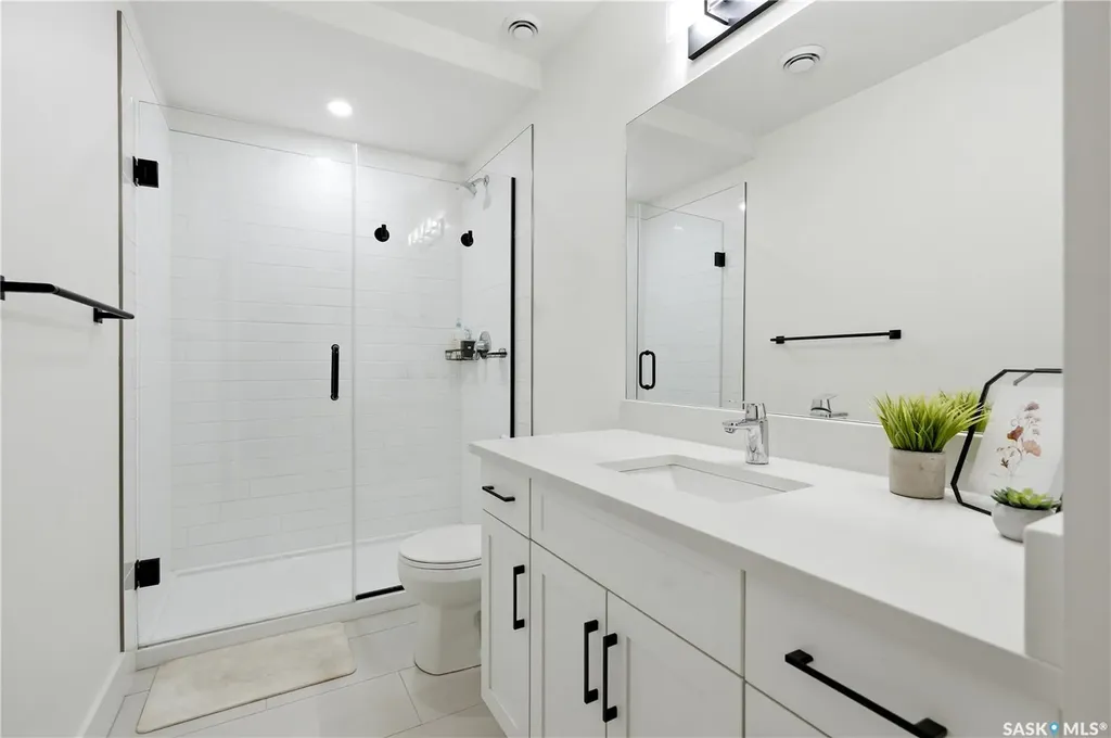 916 Feheregyhazi Boulevard Saskatoon SK S7W 1E1