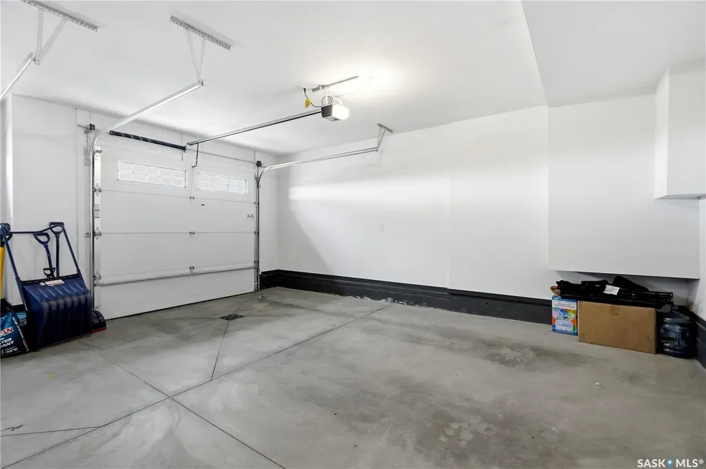 916 Feheregyhazi Boulevard Saskatoon SK S7W 1E1