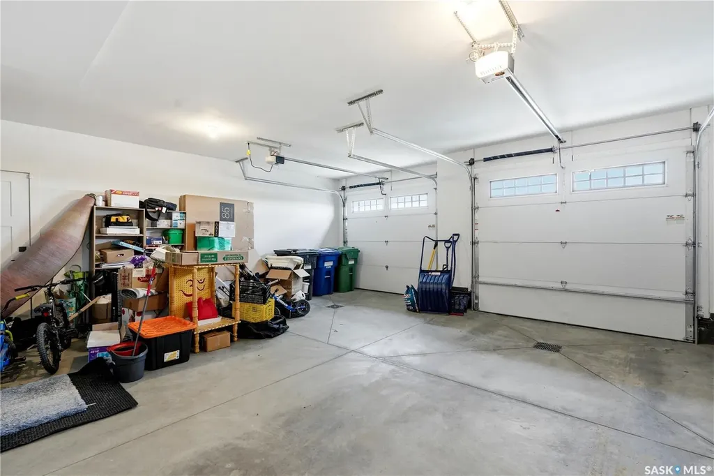 916 Feheregyhazi Boulevard Saskatoon SK S7W 1E1