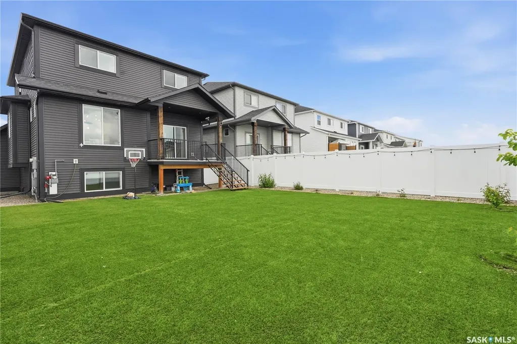 916 Feheregyhazi Boulevard Saskatoon SK S7W 1E1