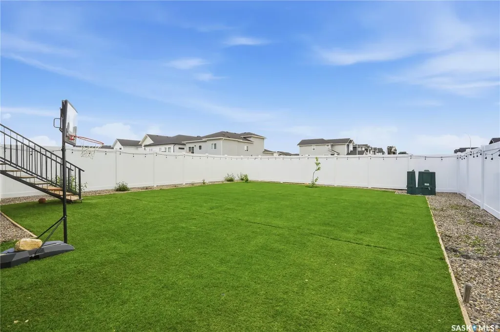 916 Feheregyhazi Boulevard Saskatoon SK S7W 1E1