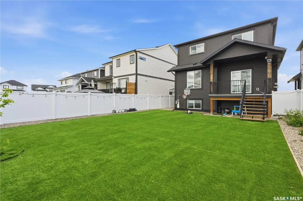 916 Feheregyhazi Boulevard Saskatoon SK S7W 1E1