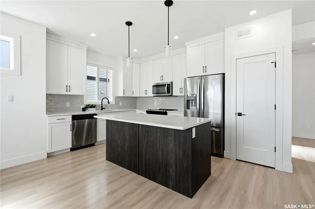 916 Feheregyhazi Boulevard Saskatoon SK S7W 1E1