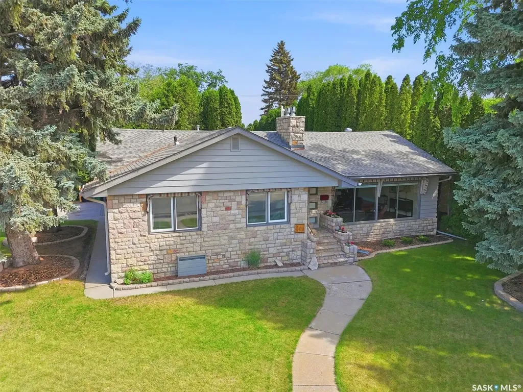 201 Garrison Crescent Saskatoon SK S7H 2Z7