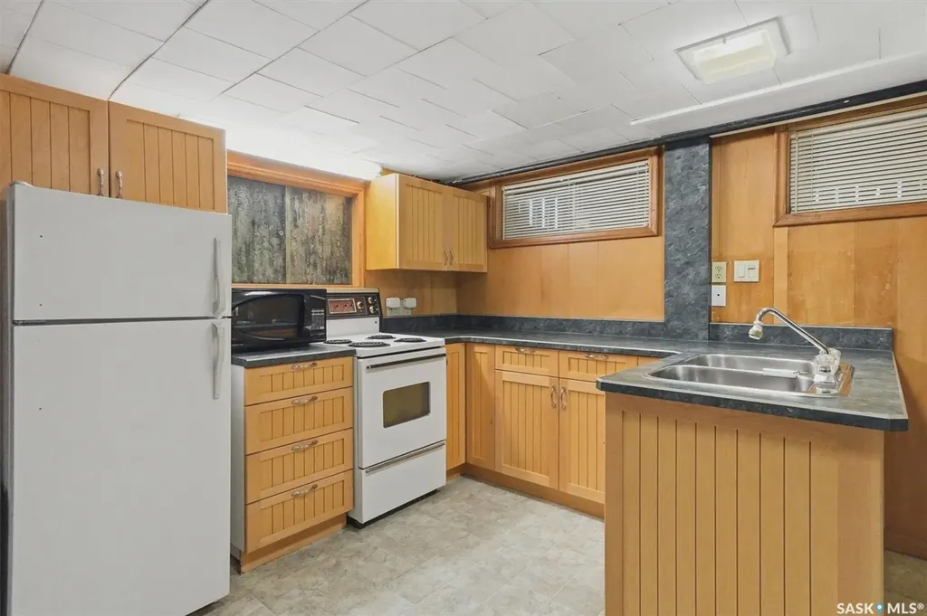 201 Garrison Crescent Saskatoon SK S7H 2Z7