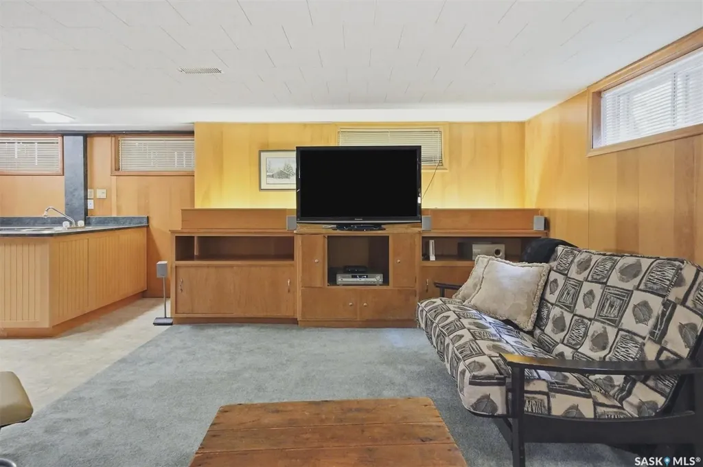 201 Garrison Crescent Saskatoon SK S7H 2Z7