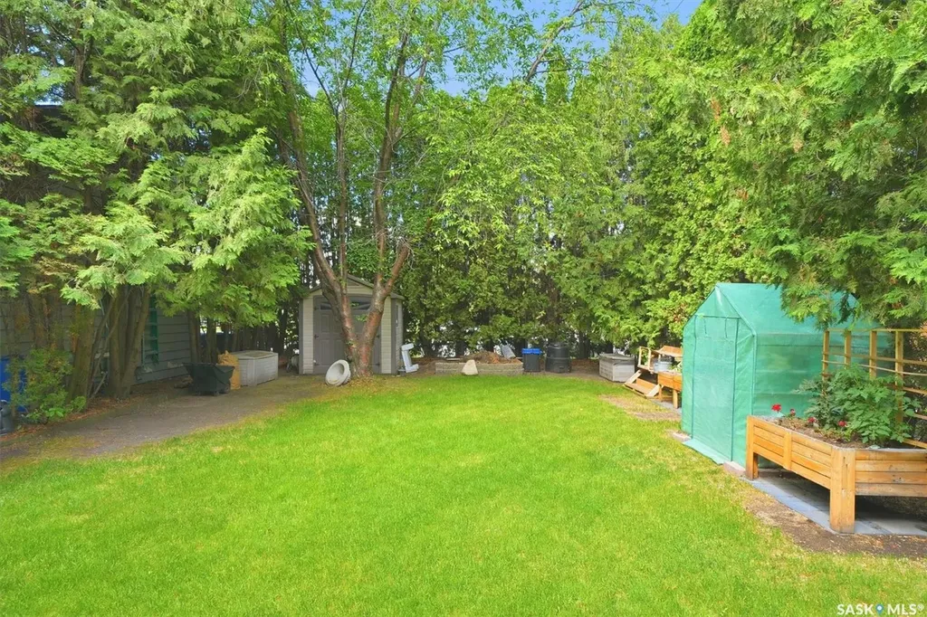 201 Garrison Crescent Saskatoon SK S7H 2Z7