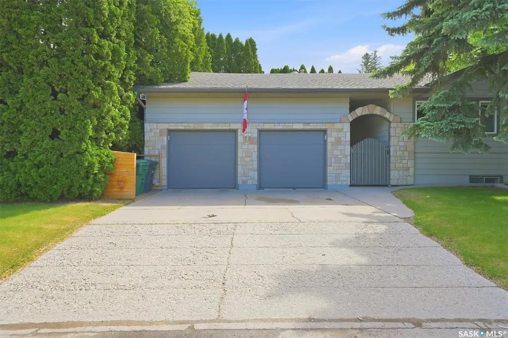 201 Garrison Crescent Saskatoon SK S7H 2Z7
