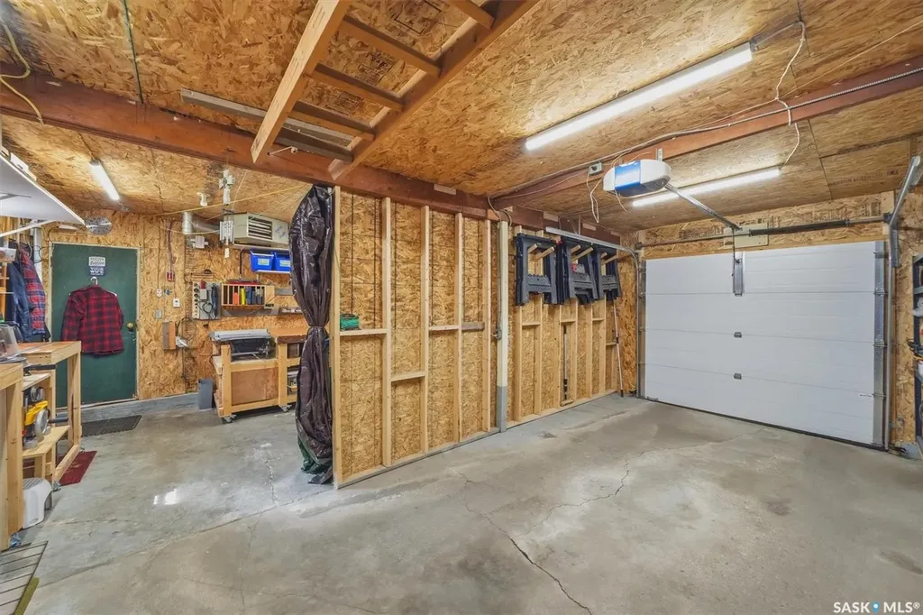 201 Garrison Crescent Saskatoon SK S7H 2Z7