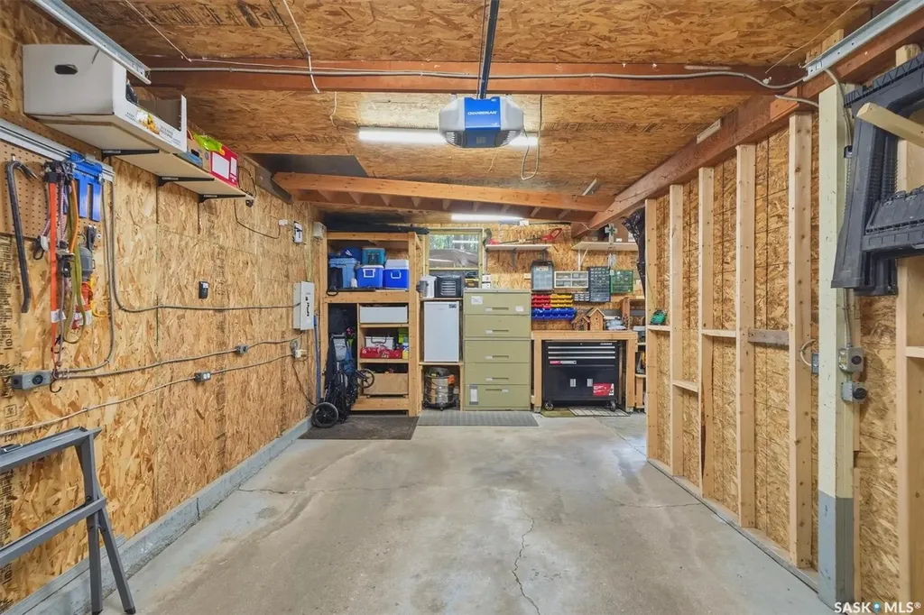 201 Garrison Crescent Saskatoon SK S7H 2Z7