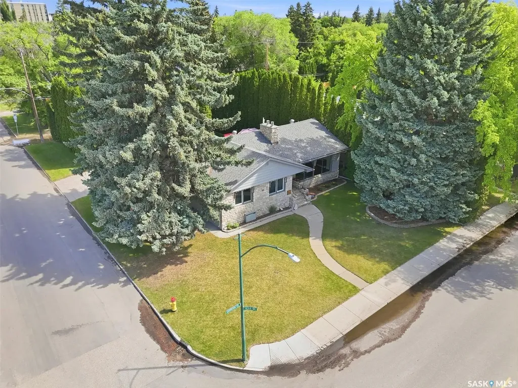 201 Garrison Crescent Saskatoon SK S7H 2Z7