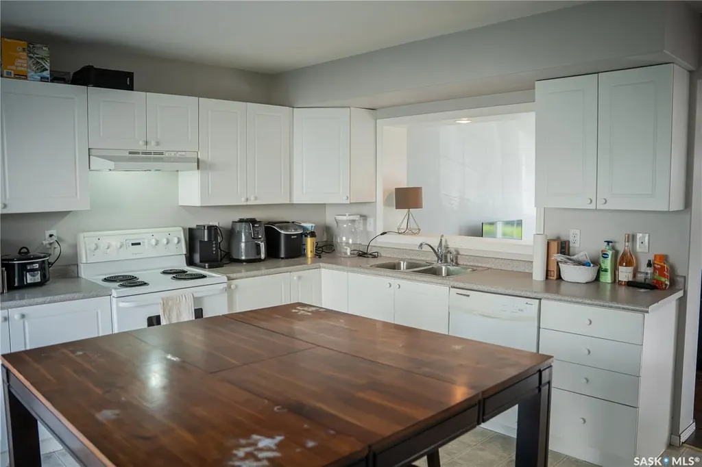 663 Beckett Crescent Saskatoon SK S7N 4X2