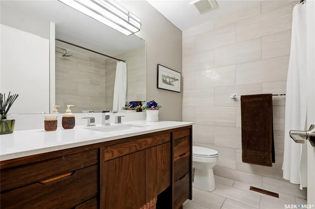 727 Tobin Terrace Saskatoon SK S7K 4P4