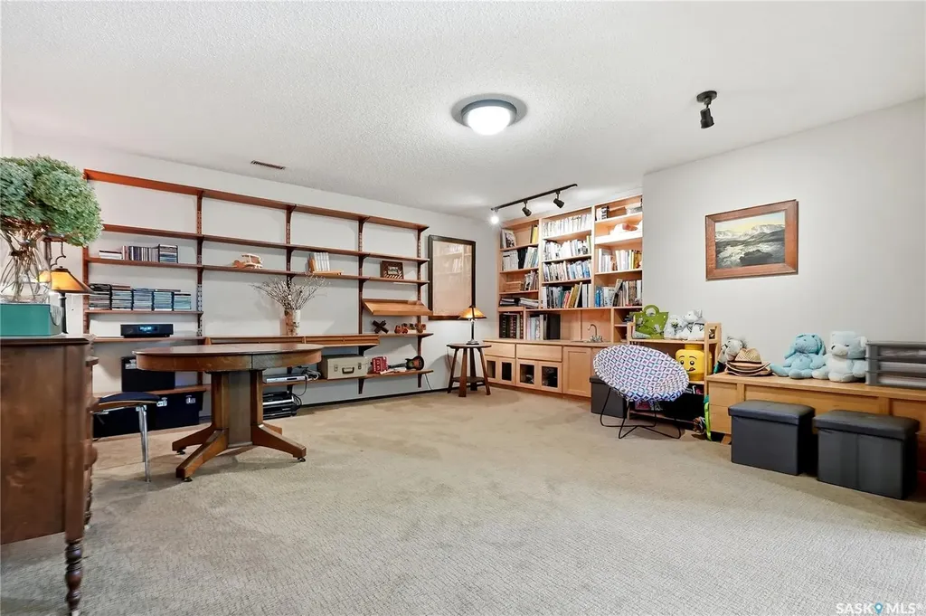 727 Tobin Terrace Saskatoon SK S7K 4P4