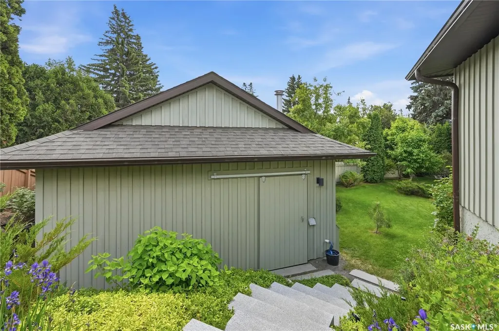 727 Tobin Terrace Saskatoon SK S7K 4P4