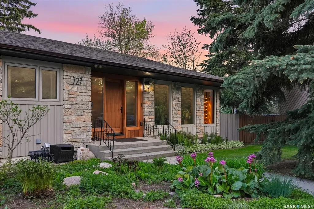 727 Tobin Terrace Saskatoon SK S7K 4P4