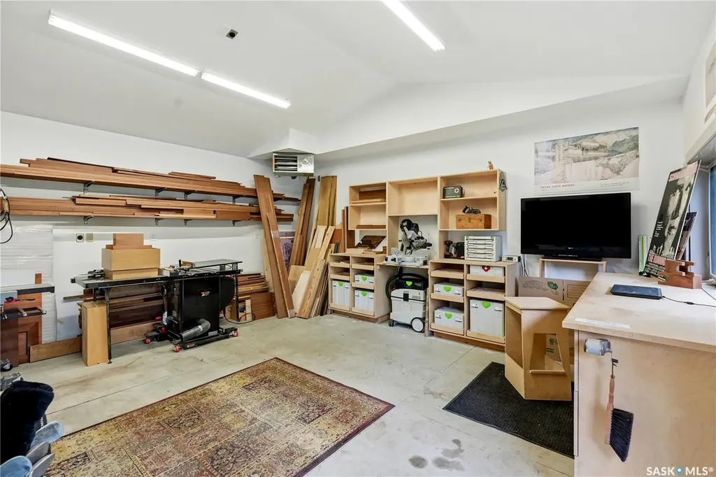 727 Tobin Terrace Saskatoon SK S7K 4P4