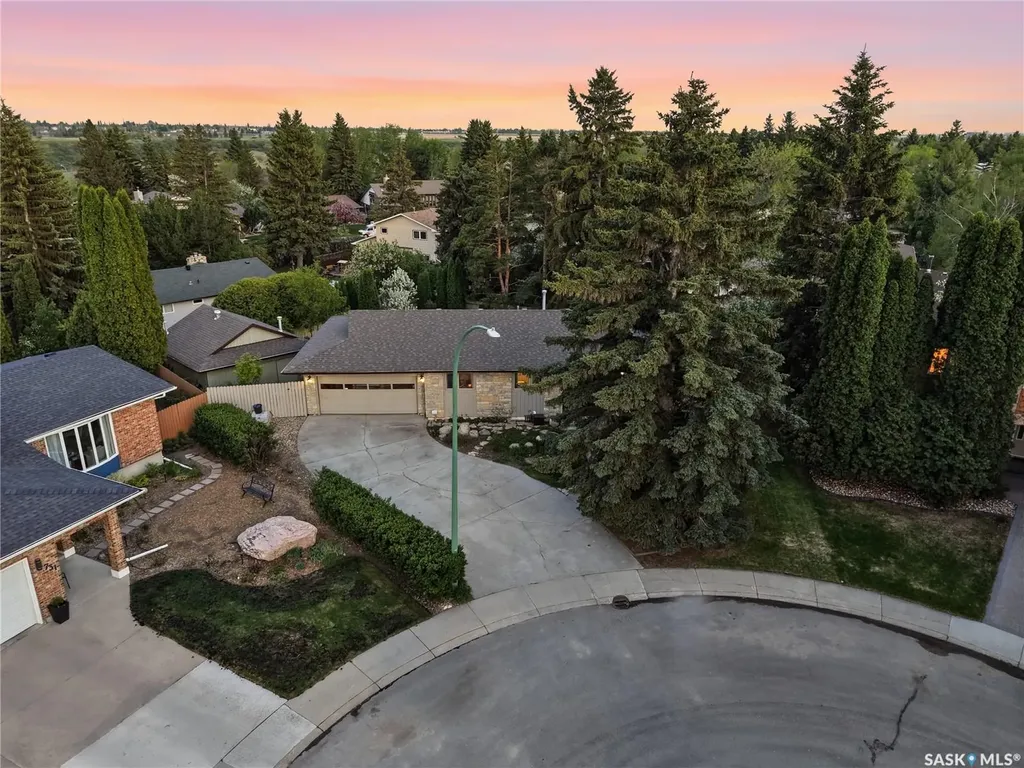 727 Tobin Terrace Saskatoon SK S7K 4P4