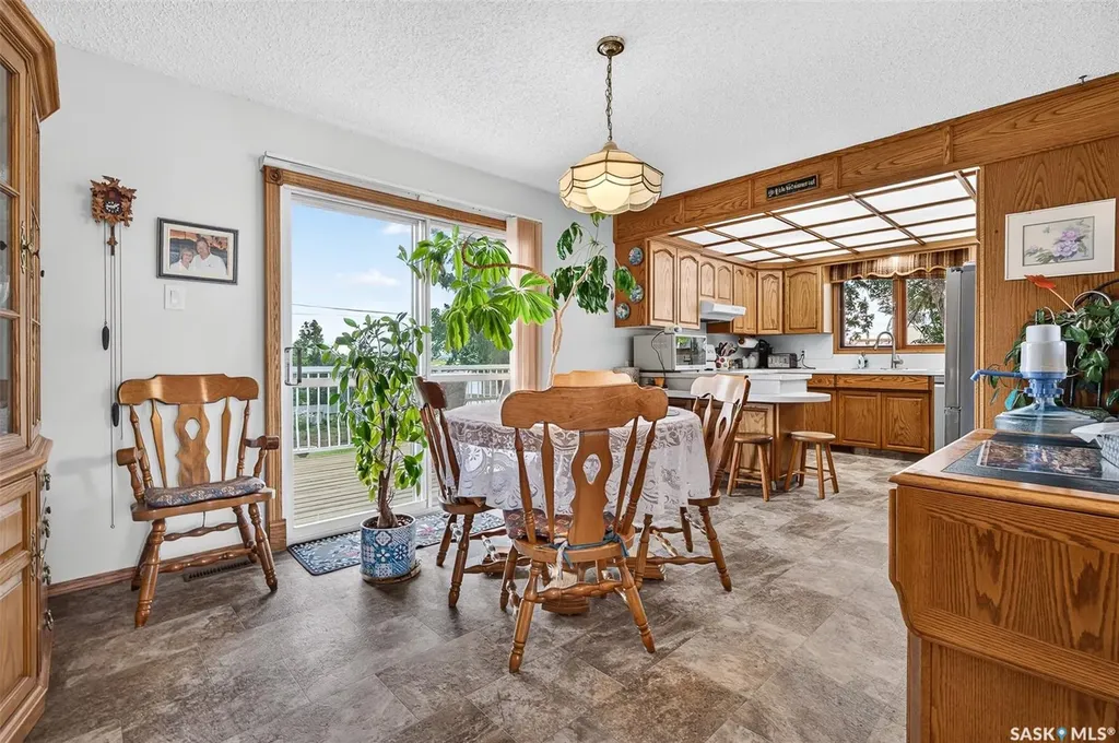 1343 Stadacona Street W Moose Jaw SK S6H 6L4
