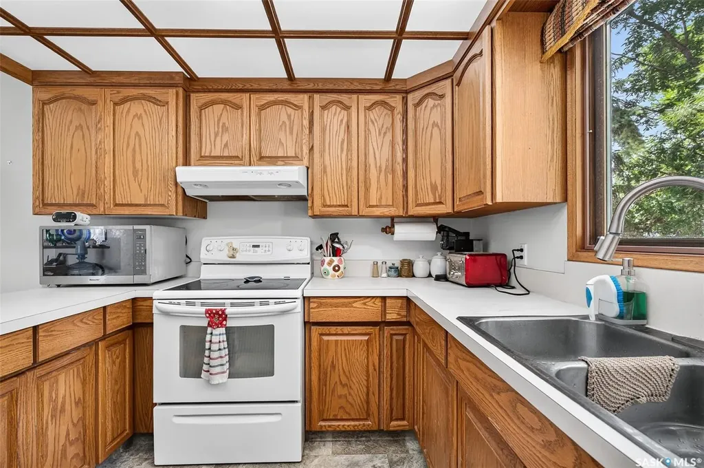 1343 Stadacona Street W Moose Jaw SK S6H 6L4