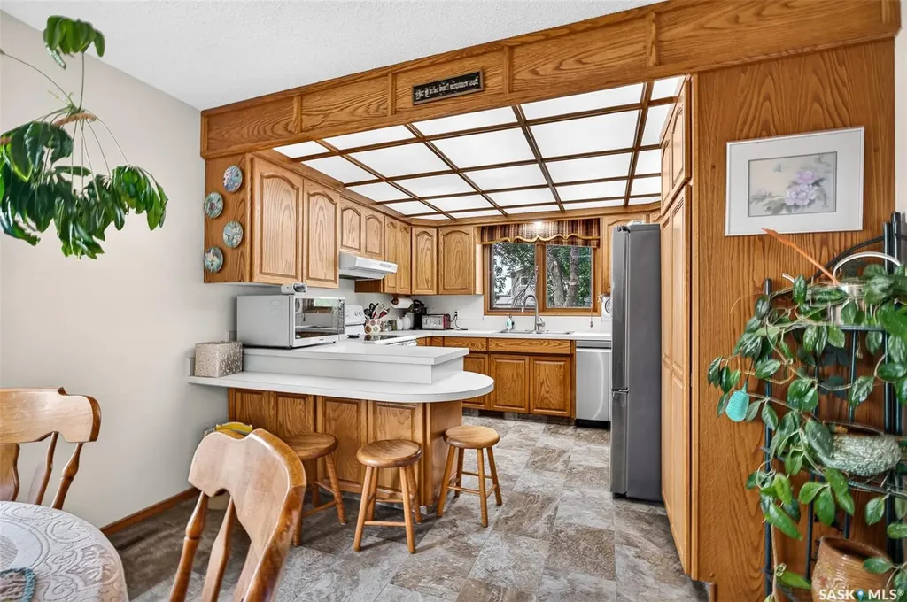 1343 Stadacona Street W Moose Jaw SK S6H 6L4