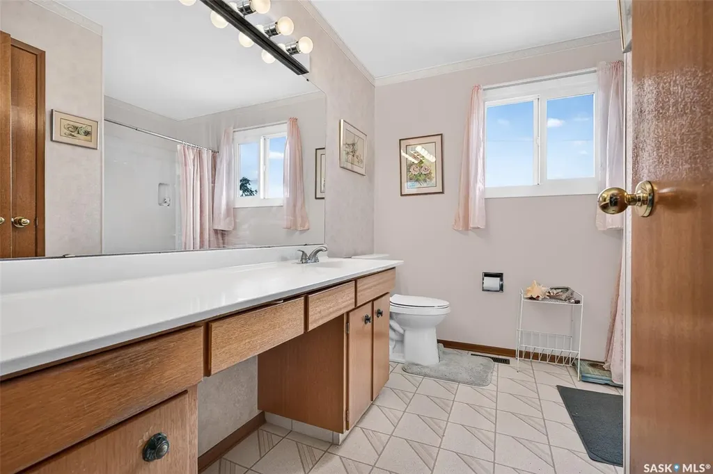 1343 Stadacona Street W Moose Jaw SK S6H 6L4