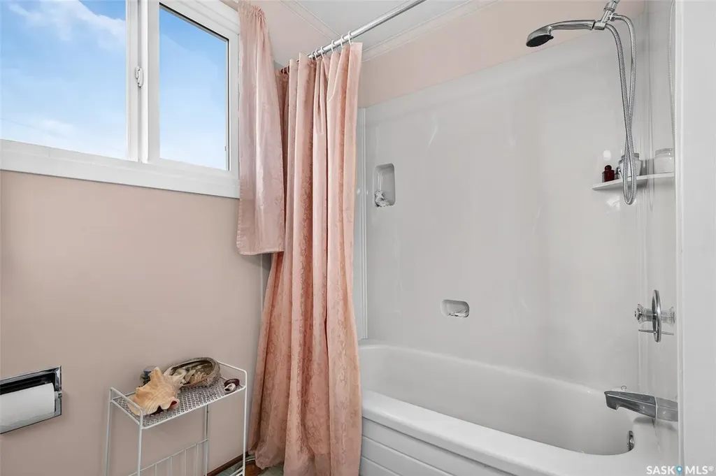 1343 Stadacona Street W Moose Jaw SK S6H 6L4