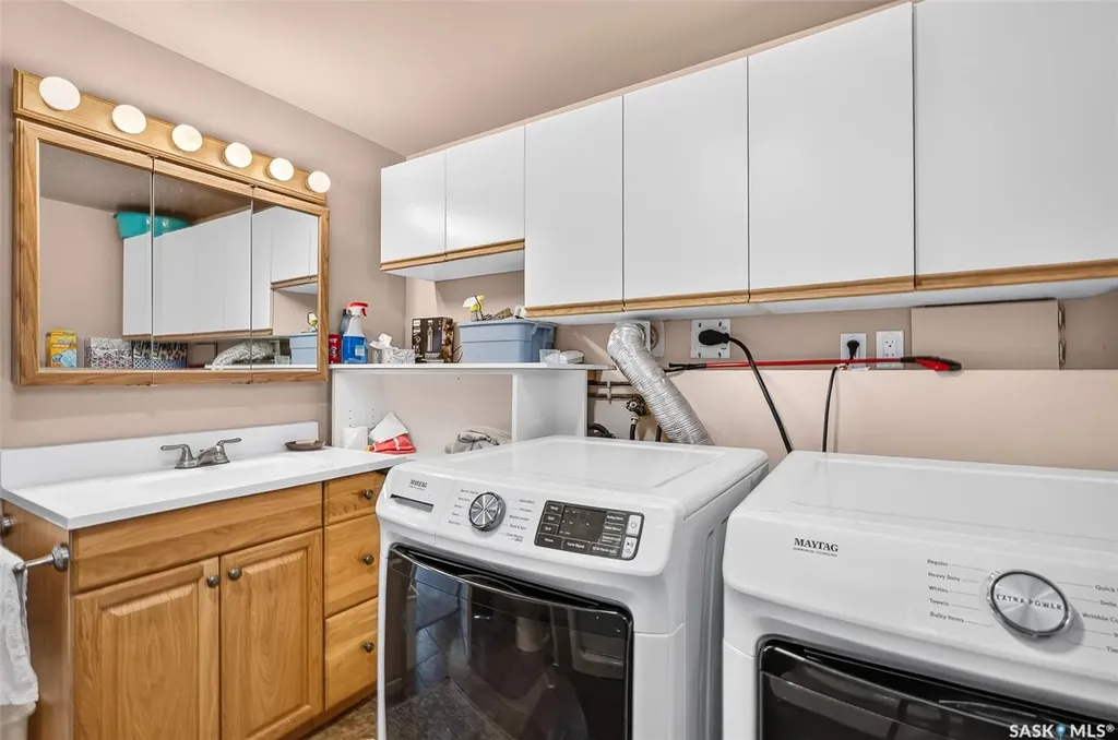 1343 Stadacona Street W Moose Jaw SK S6H 6L4