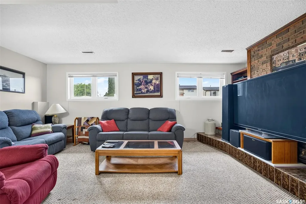 1343 Stadacona Street W Moose Jaw SK S6H 6L4