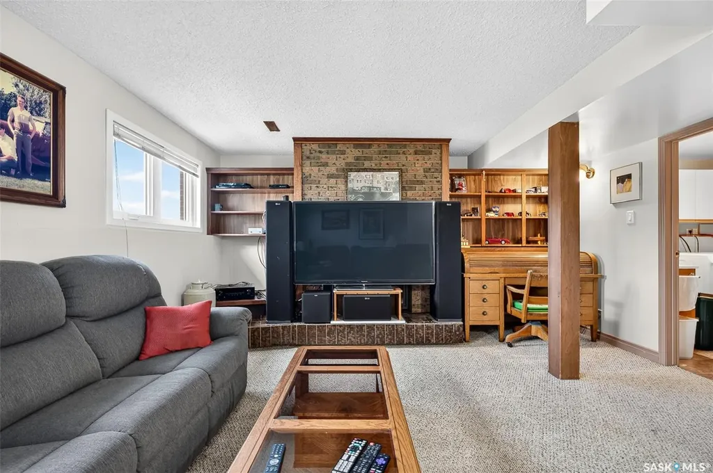 1343 Stadacona Street W Moose Jaw SK S6H 6L4