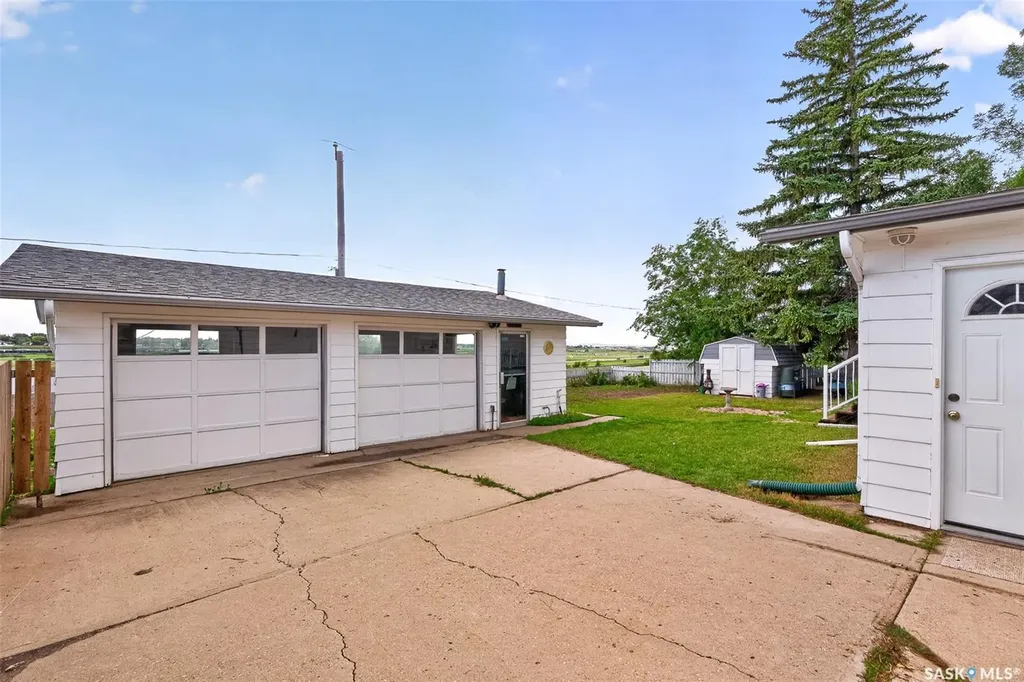 1343 Stadacona Street W Moose Jaw SK S6H 6L4