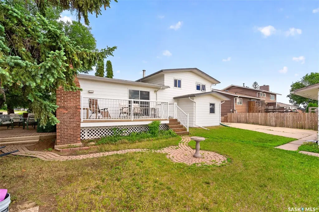 1343 Stadacona Street W Moose Jaw SK S6H 6L4
