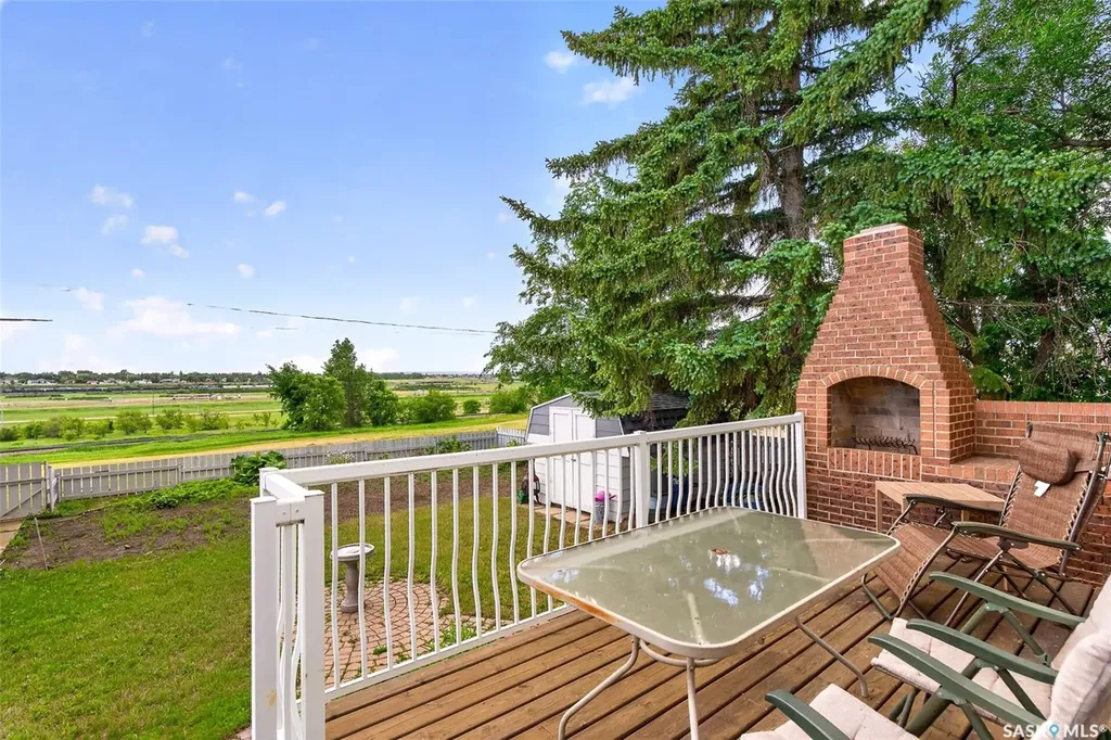 1343 Stadacona Street W Moose Jaw SK S6H 6L4