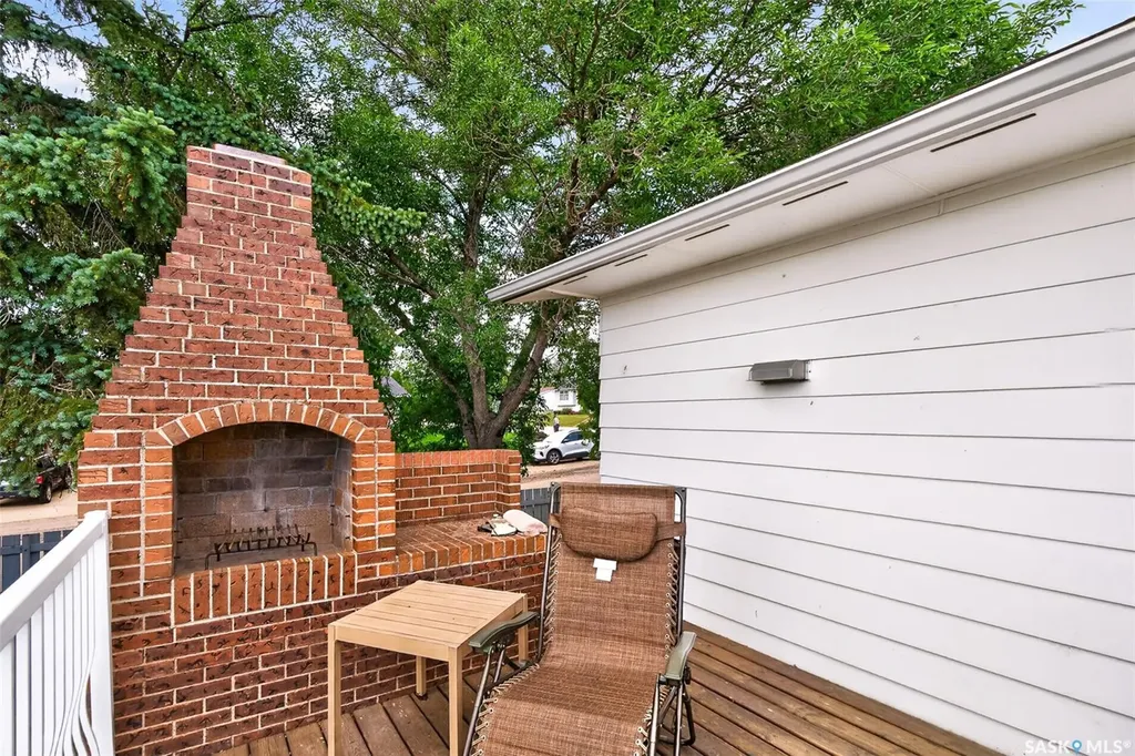 1343 Stadacona Street W Moose Jaw SK S6H 6L4