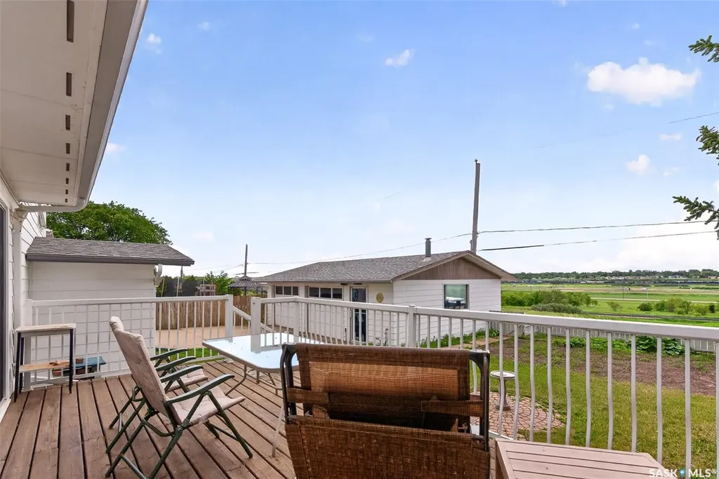1343 Stadacona Street W Moose Jaw SK S6H 6L4