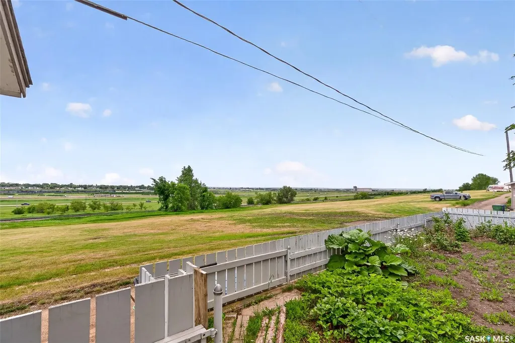 1343 Stadacona Street W Moose Jaw SK S6H 6L4