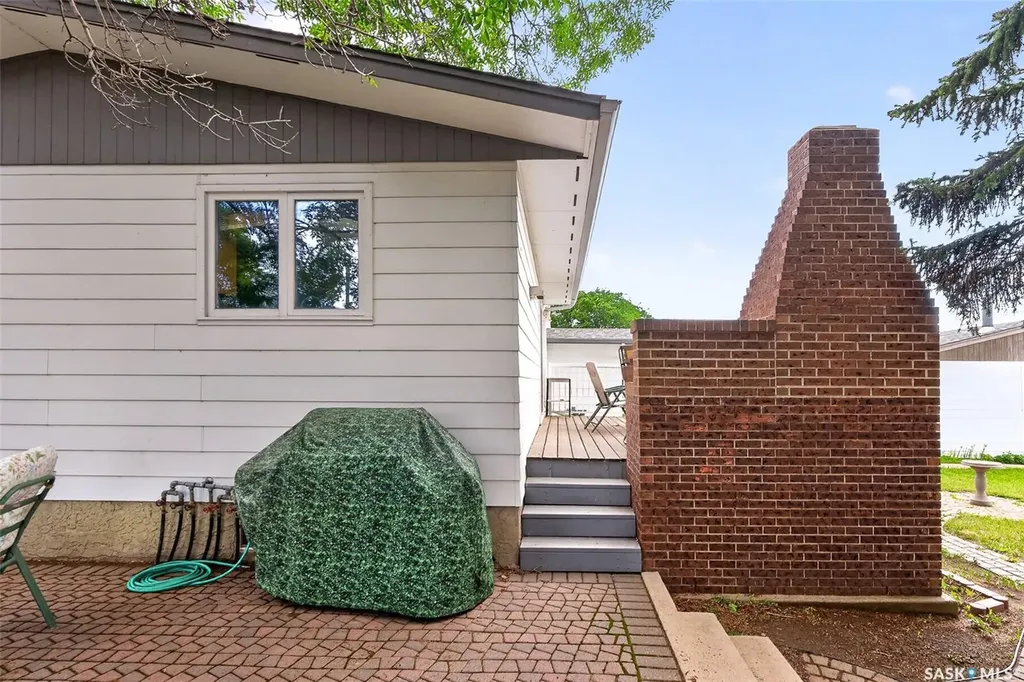 1343 Stadacona Street W Moose Jaw SK S6H 6L4