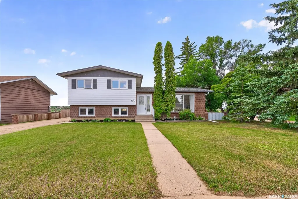1343 Stadacona Street W Moose Jaw SK S6H 6L4