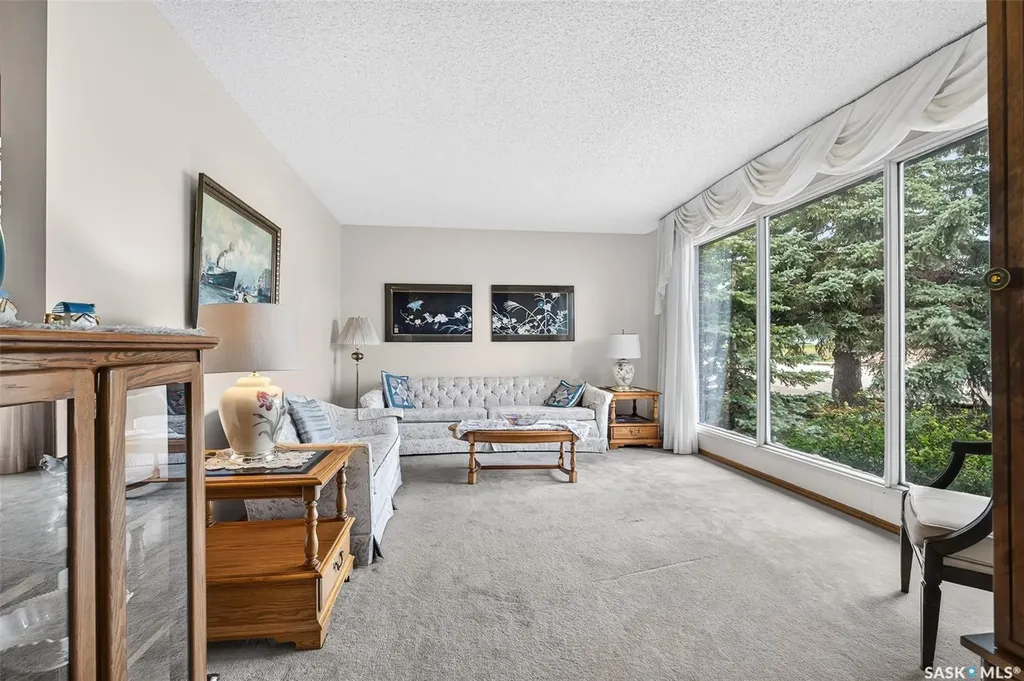 1343 Stadacona Street W Moose Jaw SK S6H 6L4