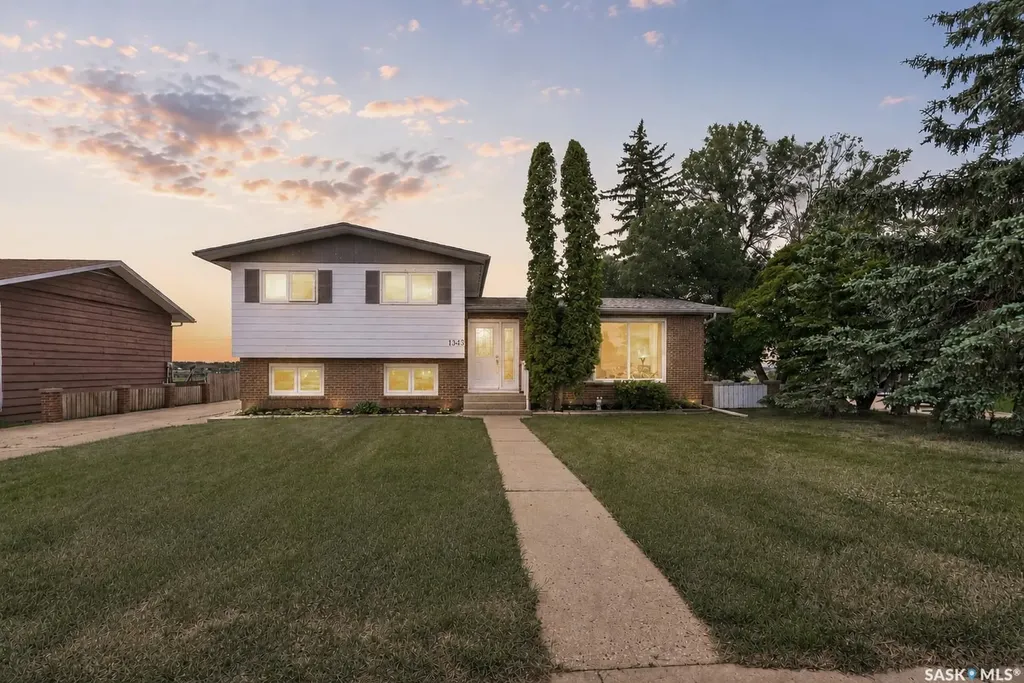 1343 Stadacona Street W Moose Jaw SK S6H 6L4