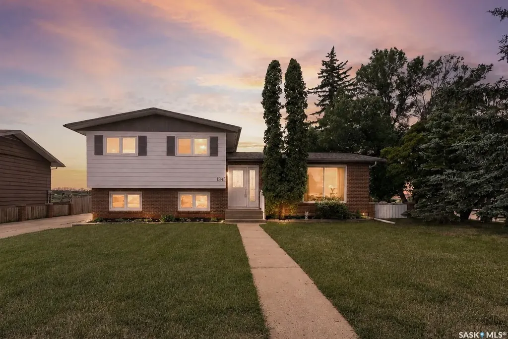 1343 Stadacona Street W Moose Jaw SK S6H 6L4