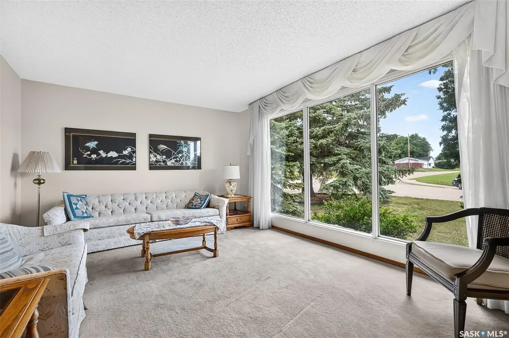 1343 Stadacona Street W Moose Jaw SK S6H 6L4