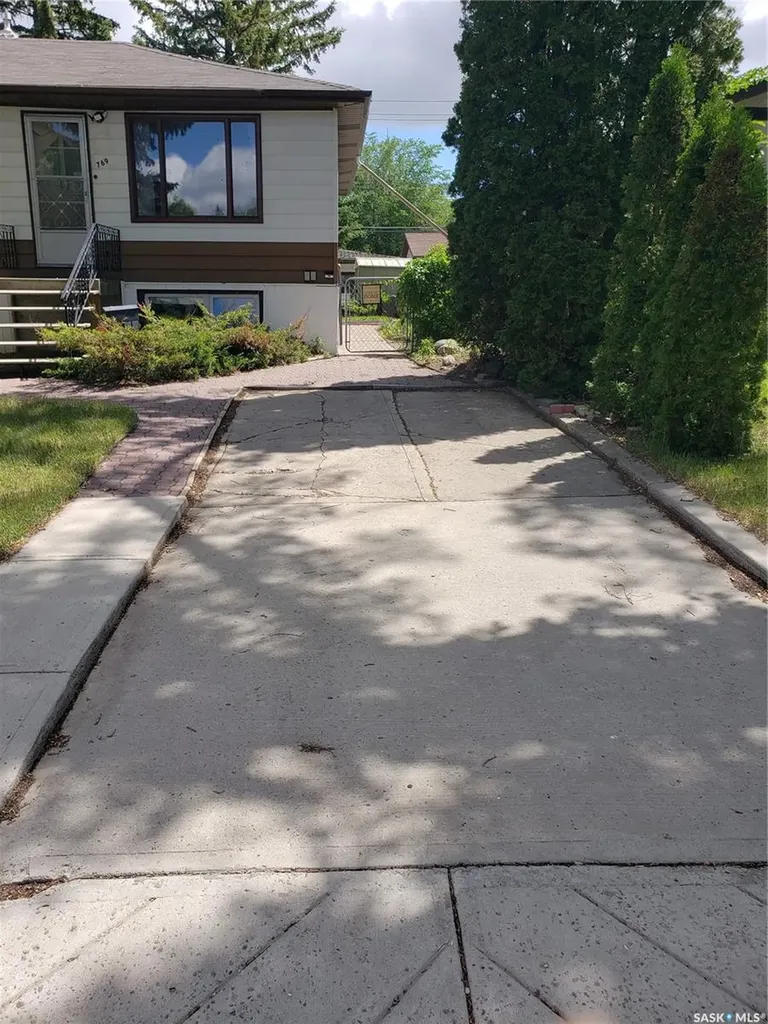 769 Queen Street Regina SK S4T 4A4