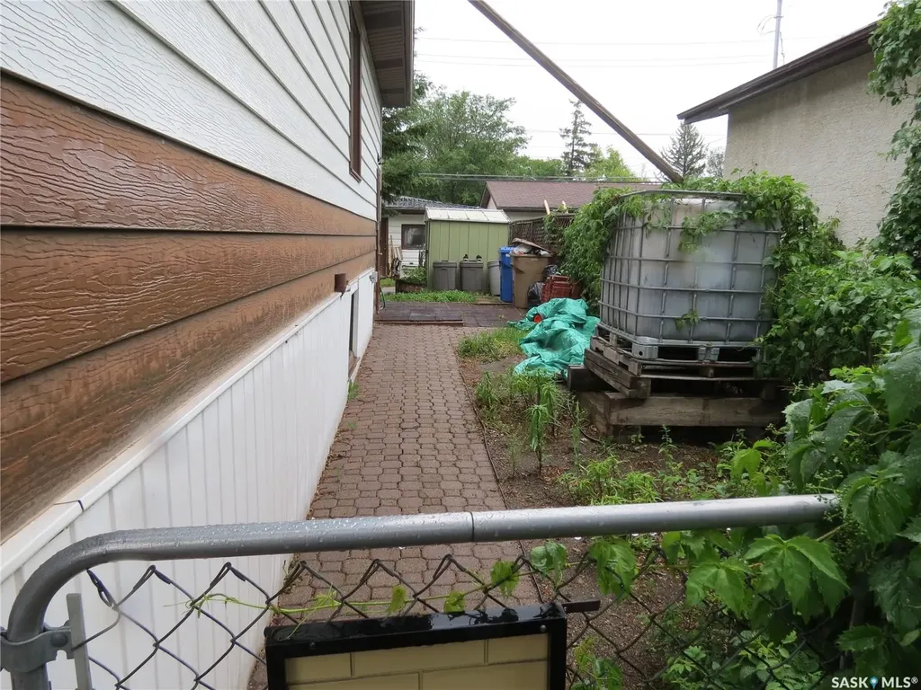 769 Queen Street Regina SK S4T 4A4