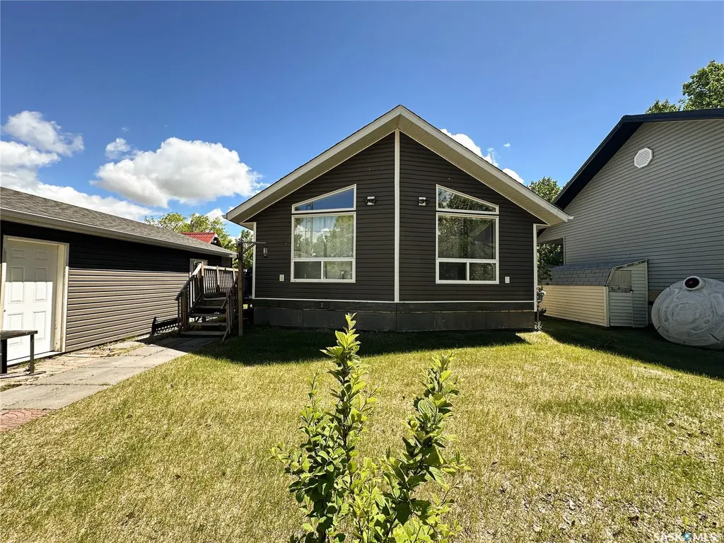 3 Poplar Street Grandview Beach SK S0G 1C0