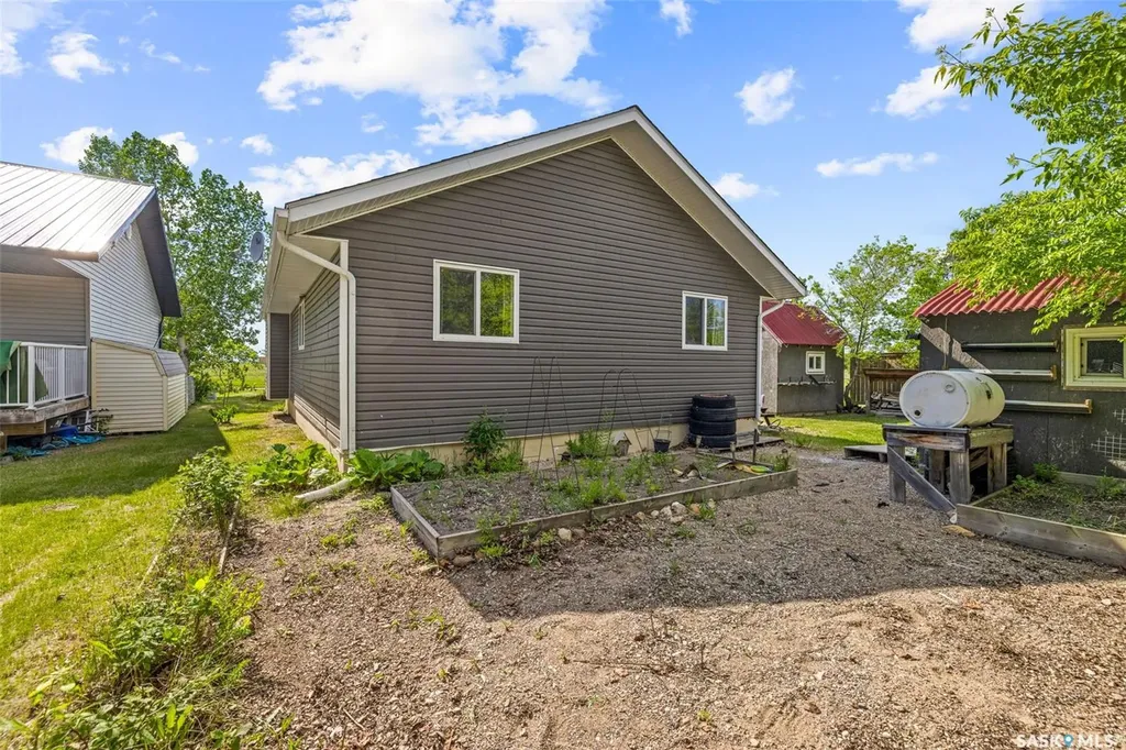 3 Poplar Street Grandview Beach SK S0G 1C0