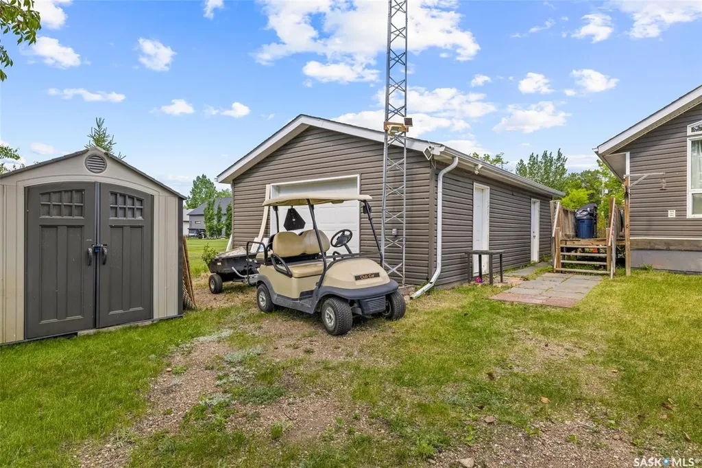 3 Poplar Street Grandview Beach SK S0G 1C0