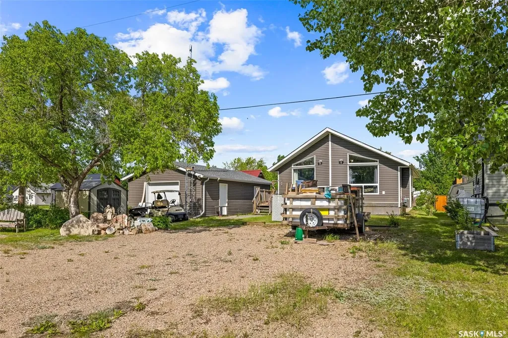 3 Poplar Street Grandview Beach SK S0G 1C0