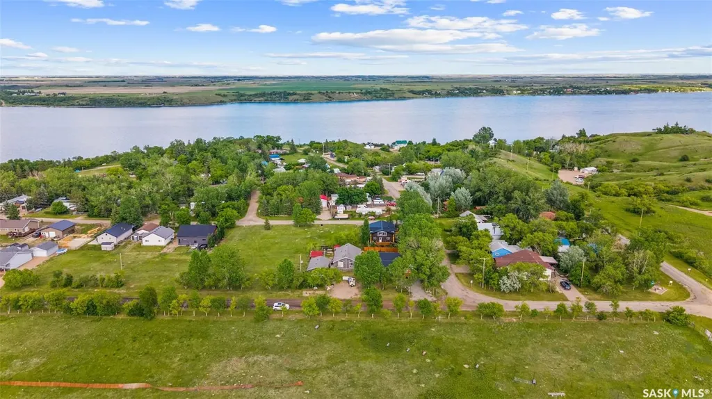 3 Poplar Street Grandview Beach SK S0G 1C0