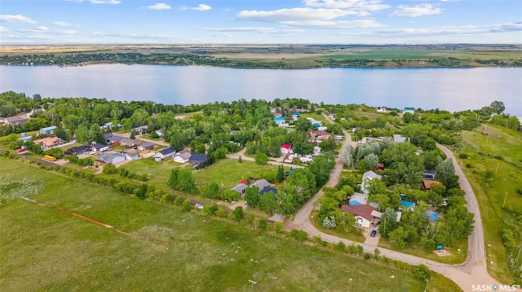 3 Poplar Street Grandview Beach SK S0G 1C0
